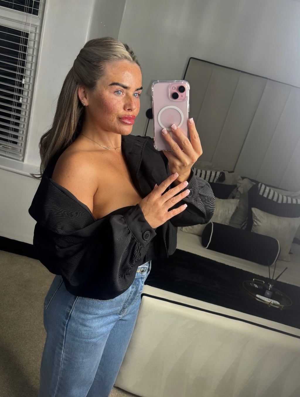 The Nóir Cropped Jacket